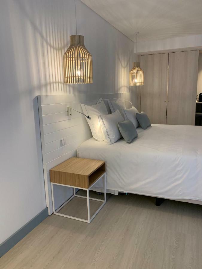 فندق ومطعم ماليبو فوز فيغيورا دا فوز المظهر الخارجي الصورة A bedside table