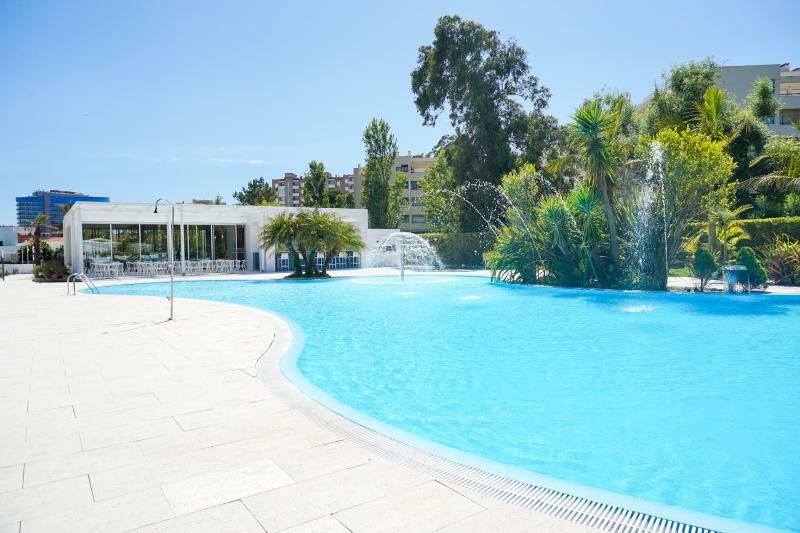 فندق ومطعم ماليبو فوز فيغيورا دا فوز المظهر الخارجي الصورة The swimming pool at the hotel