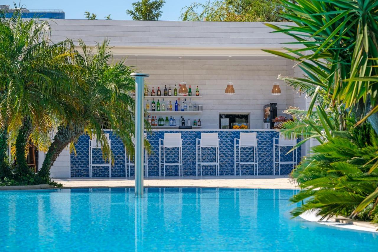 فندق ومطعم ماليبو فوز فيغيورا دا فوز المظهر الخارجي الصورة The swimming pool at the hotel
