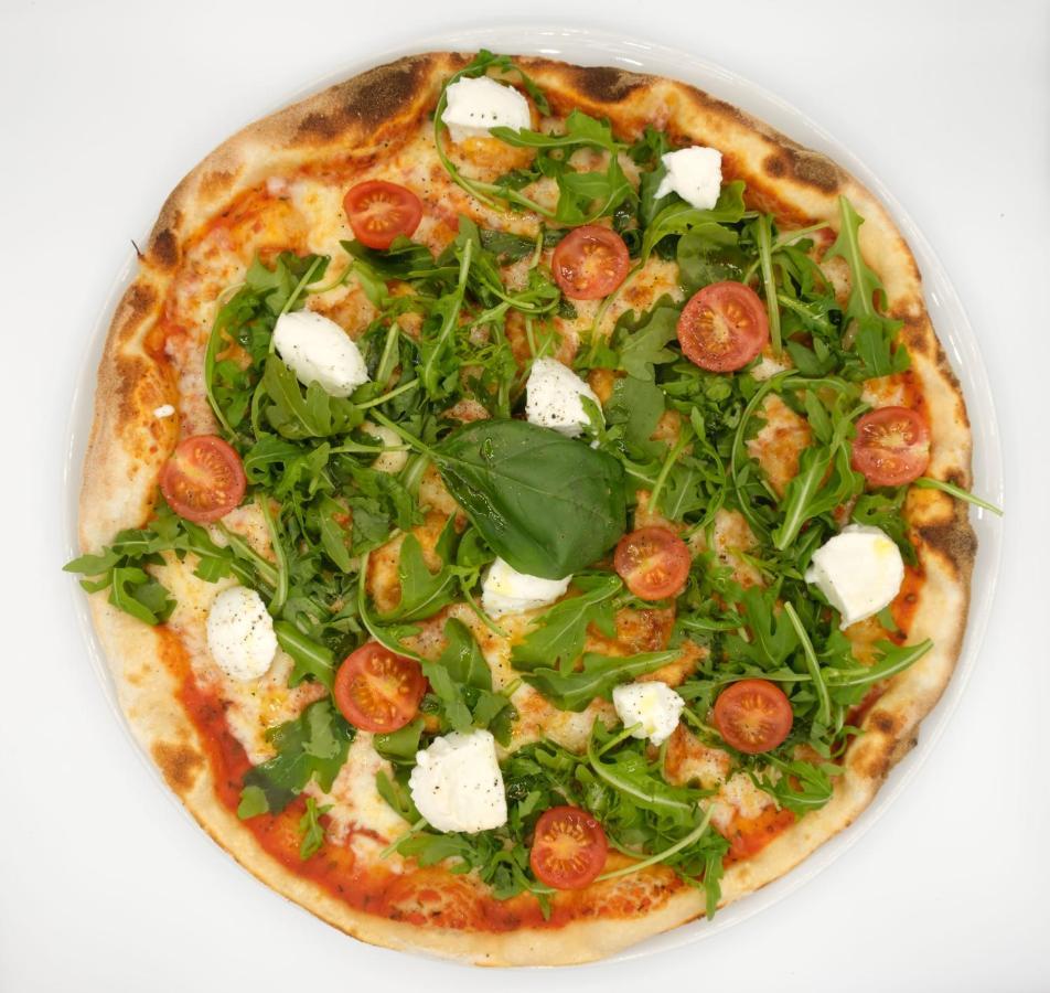 فندق ومطعم ماليبو فوز فيغيورا دا فوز المظهر الخارجي الصورة A pizza with rocket