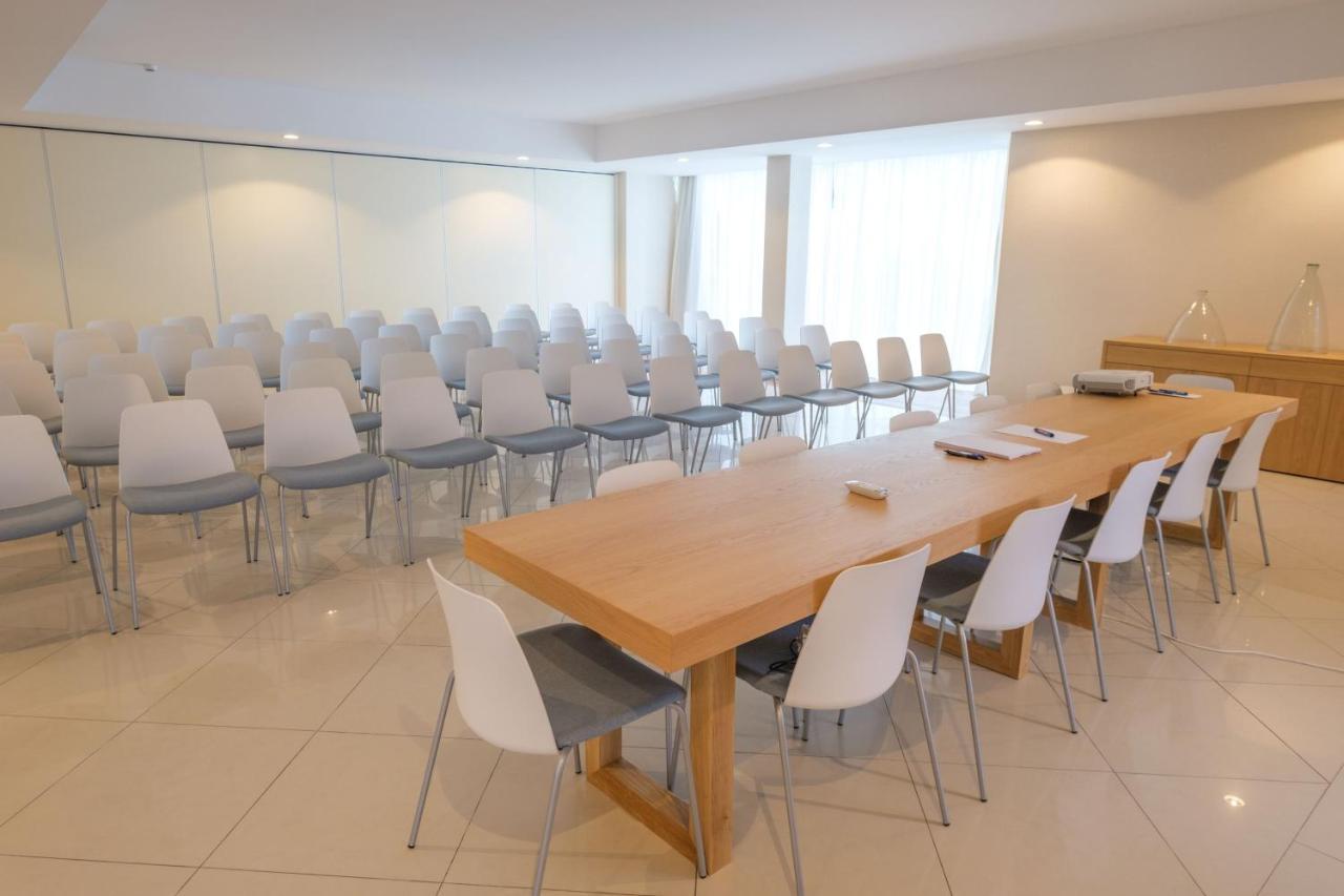 فندق ومطعم ماليبو فوز فيغيورا دا فوز المظهر الخارجي الصورة The boardroom at the University of East London